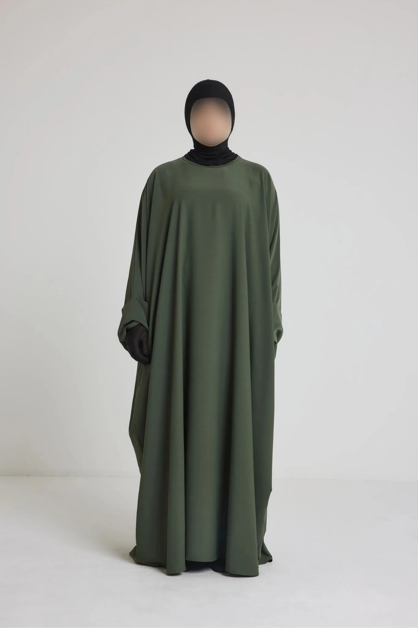 Robe Nour - large et manche large avec bouton