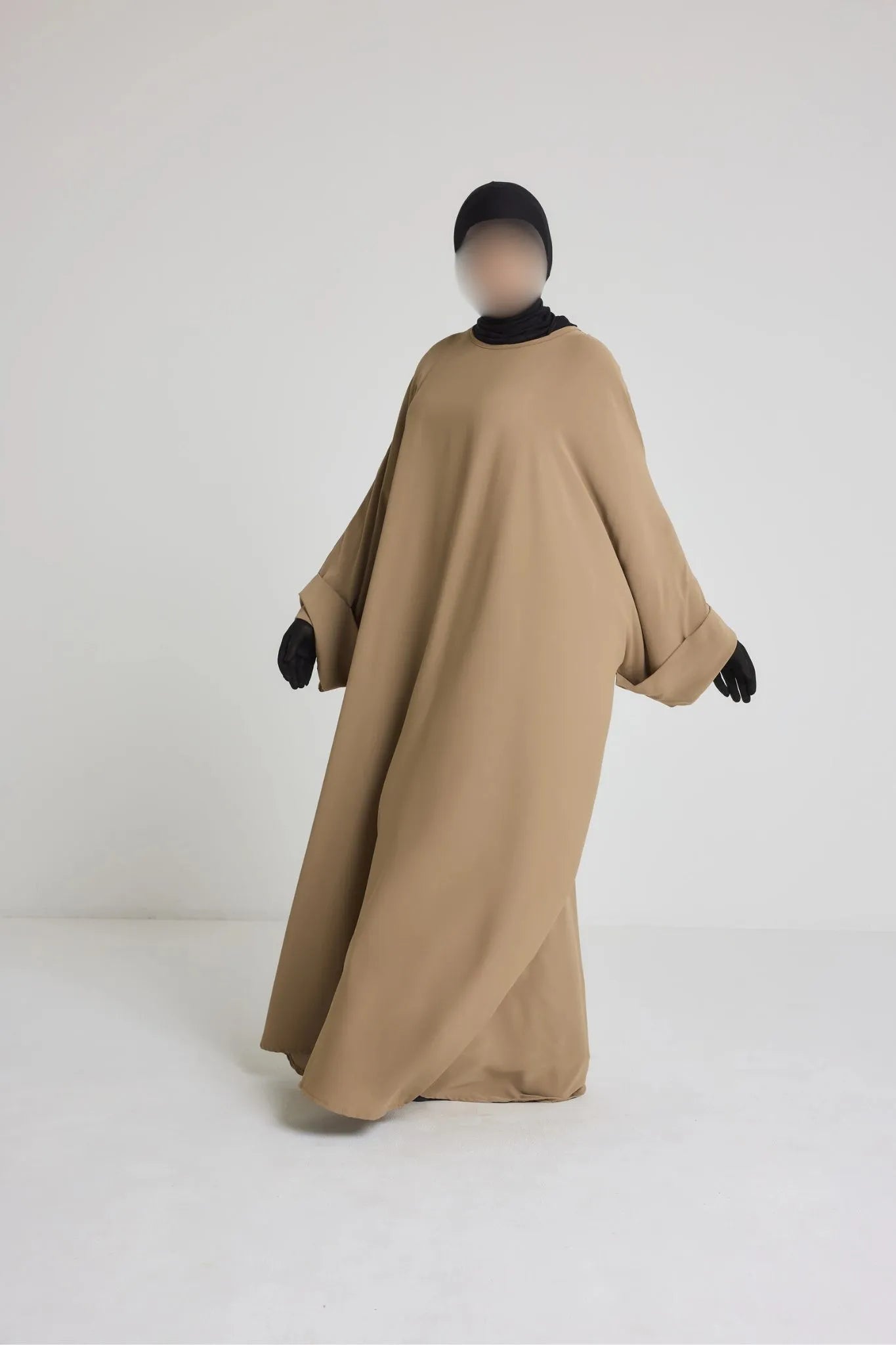 Robe Nour - large et manche large avec bouton