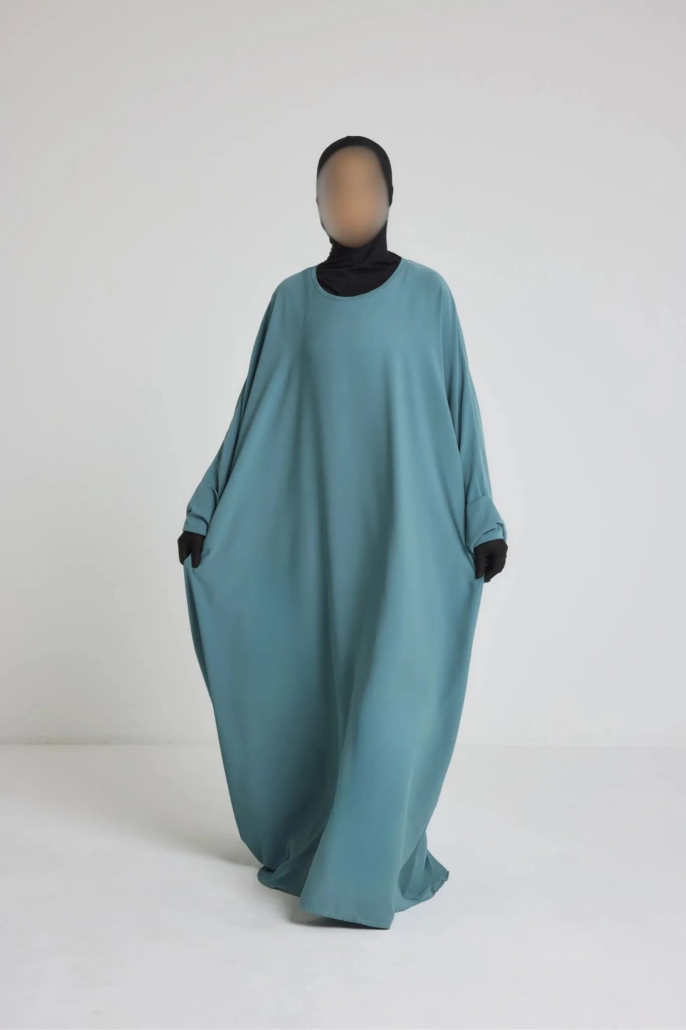 Robe Nour - large et manche large avec bouton