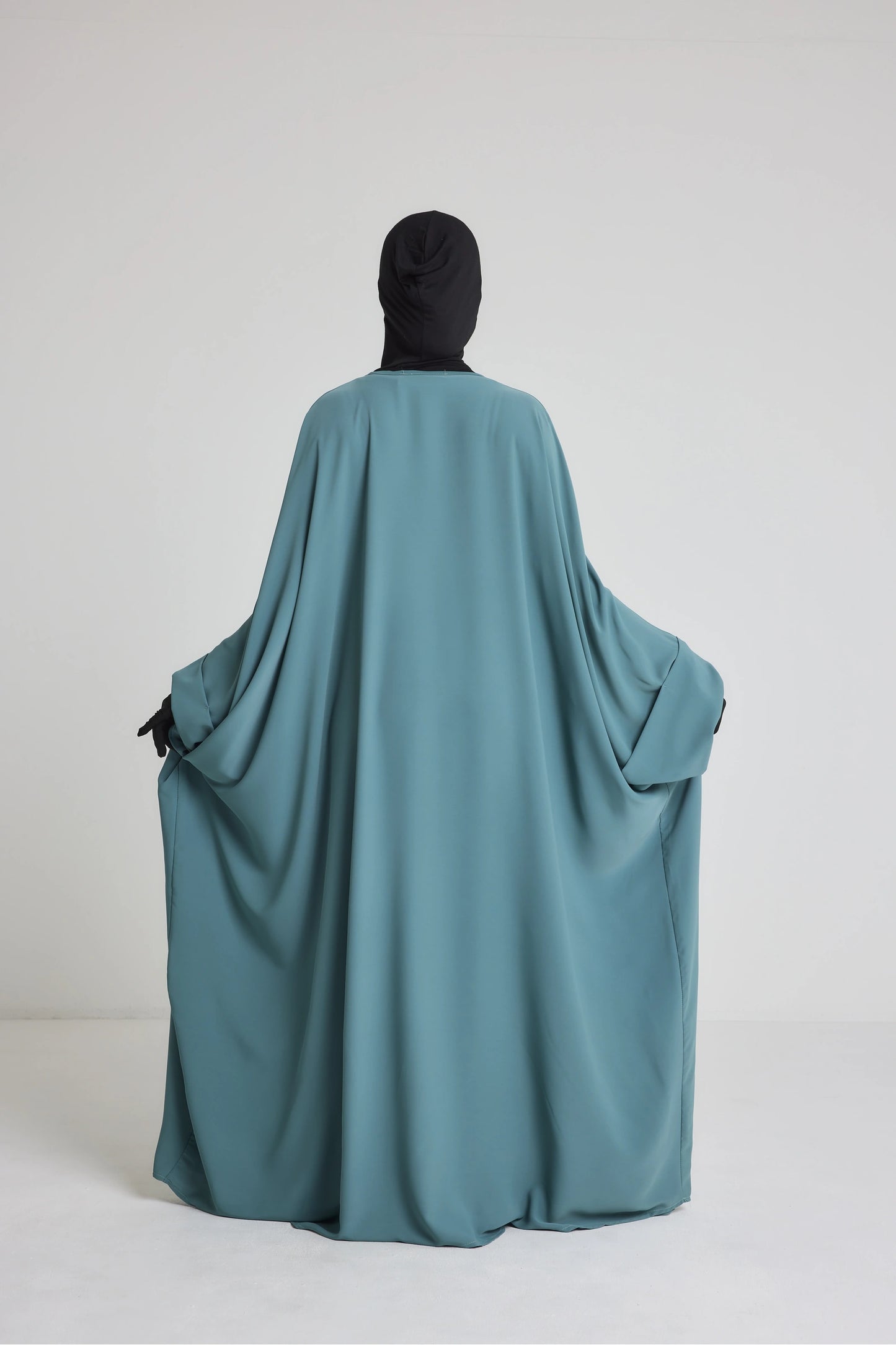 Robe Nour - large et manche large avec bouton