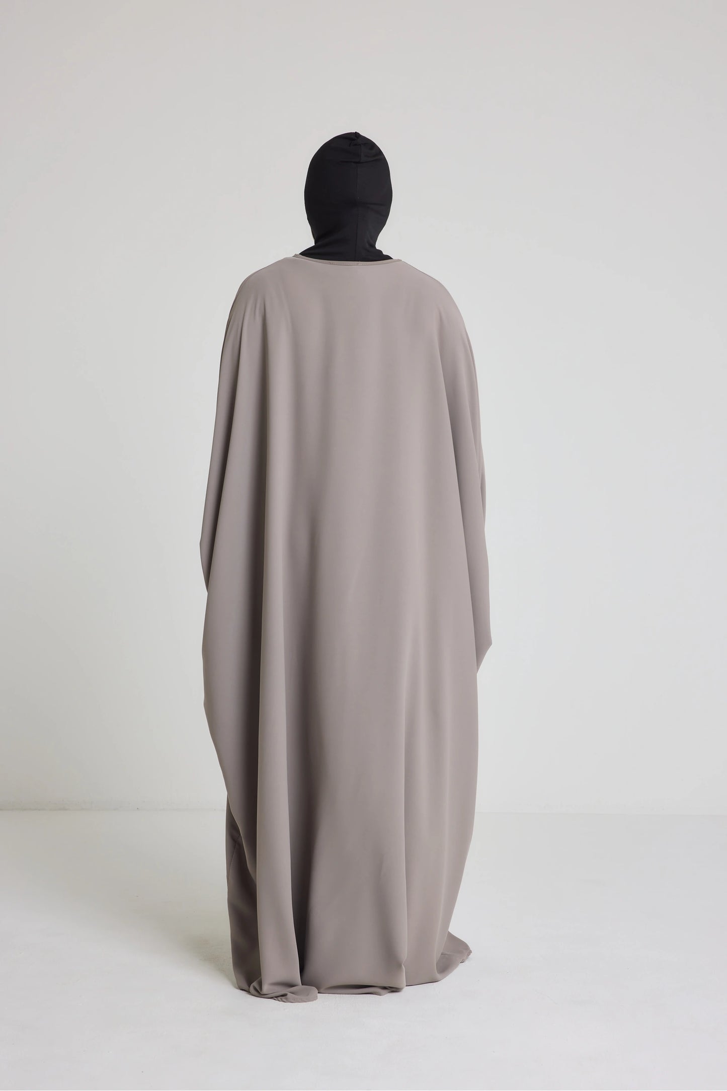 Robe Nour - large et manche large avec bouton