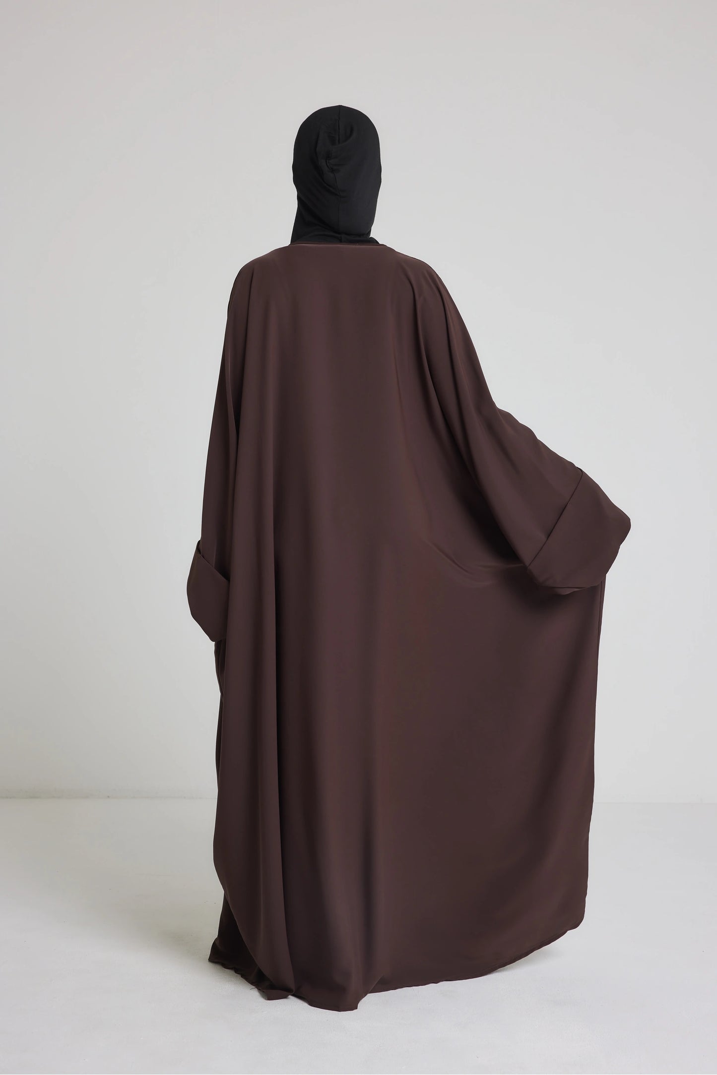 Robe Nour - large et manche large avec bouton