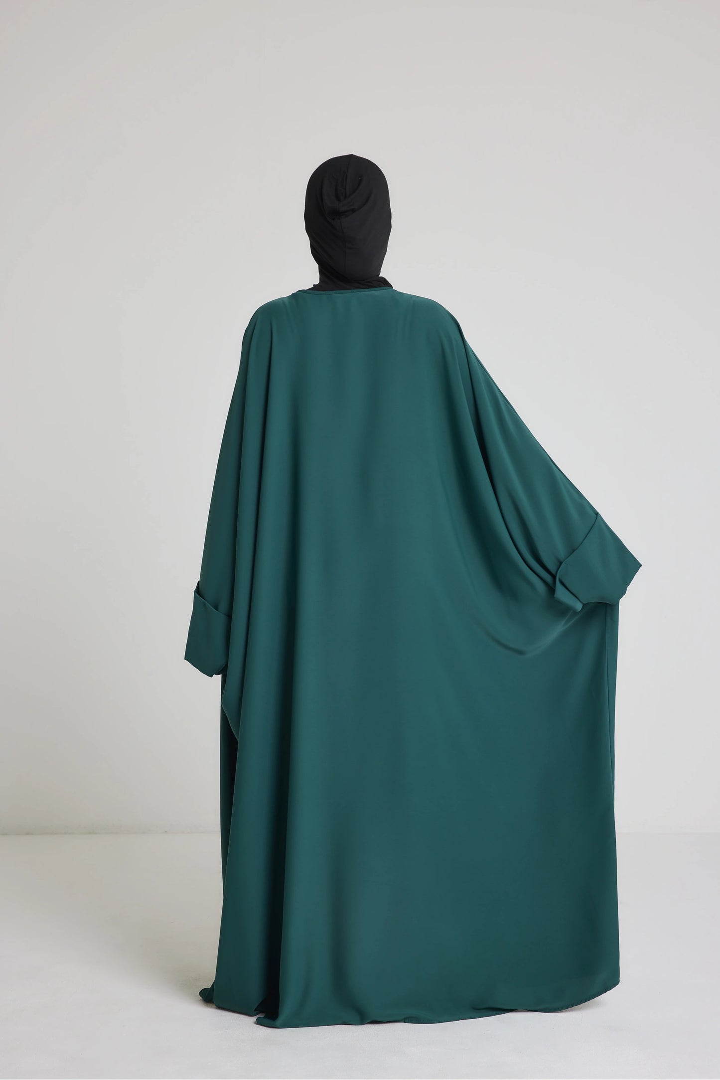 Robe Nour - large et manche large avec bouton
