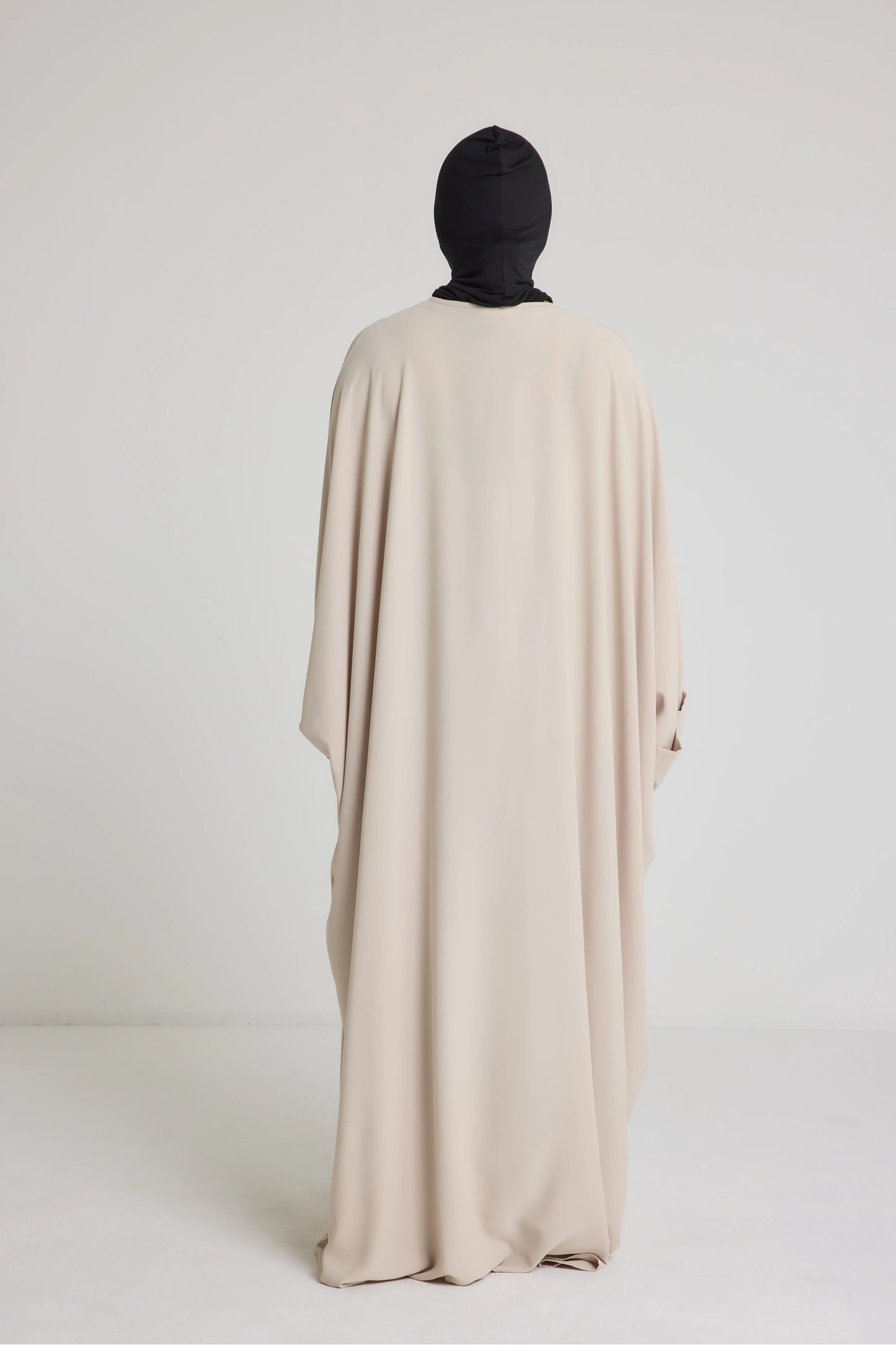 Robe Nour - large et manche large avec bouton