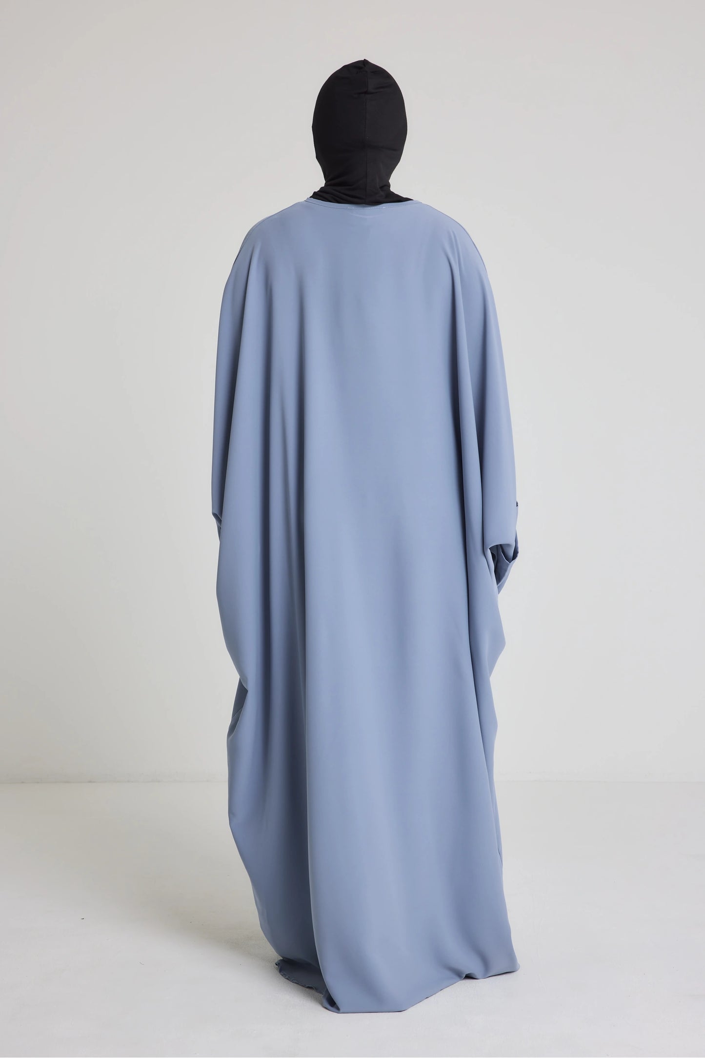 Robe Nour - large et manche large avec bouton