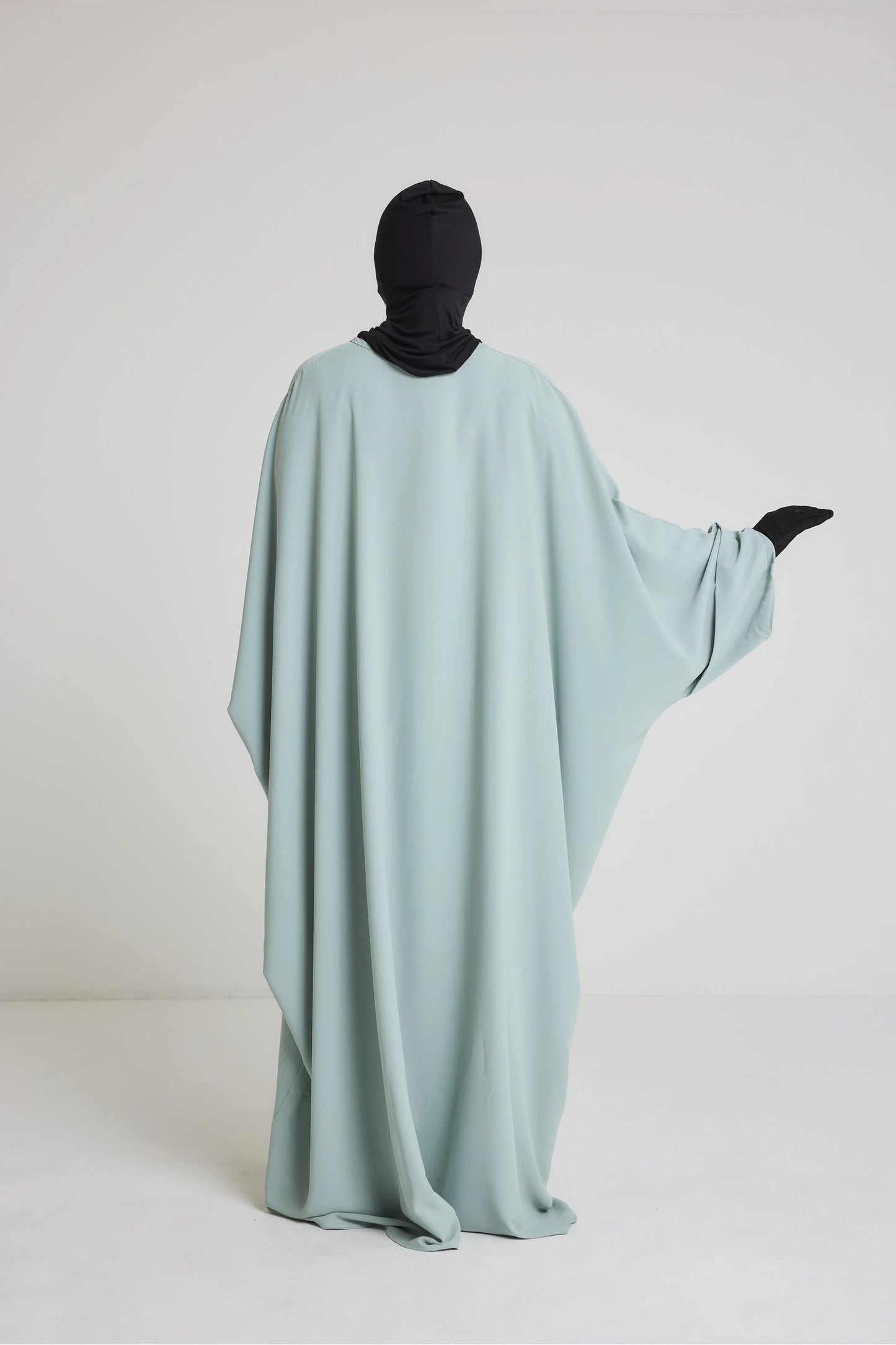 Robe Nour - large et manche large avec bouton