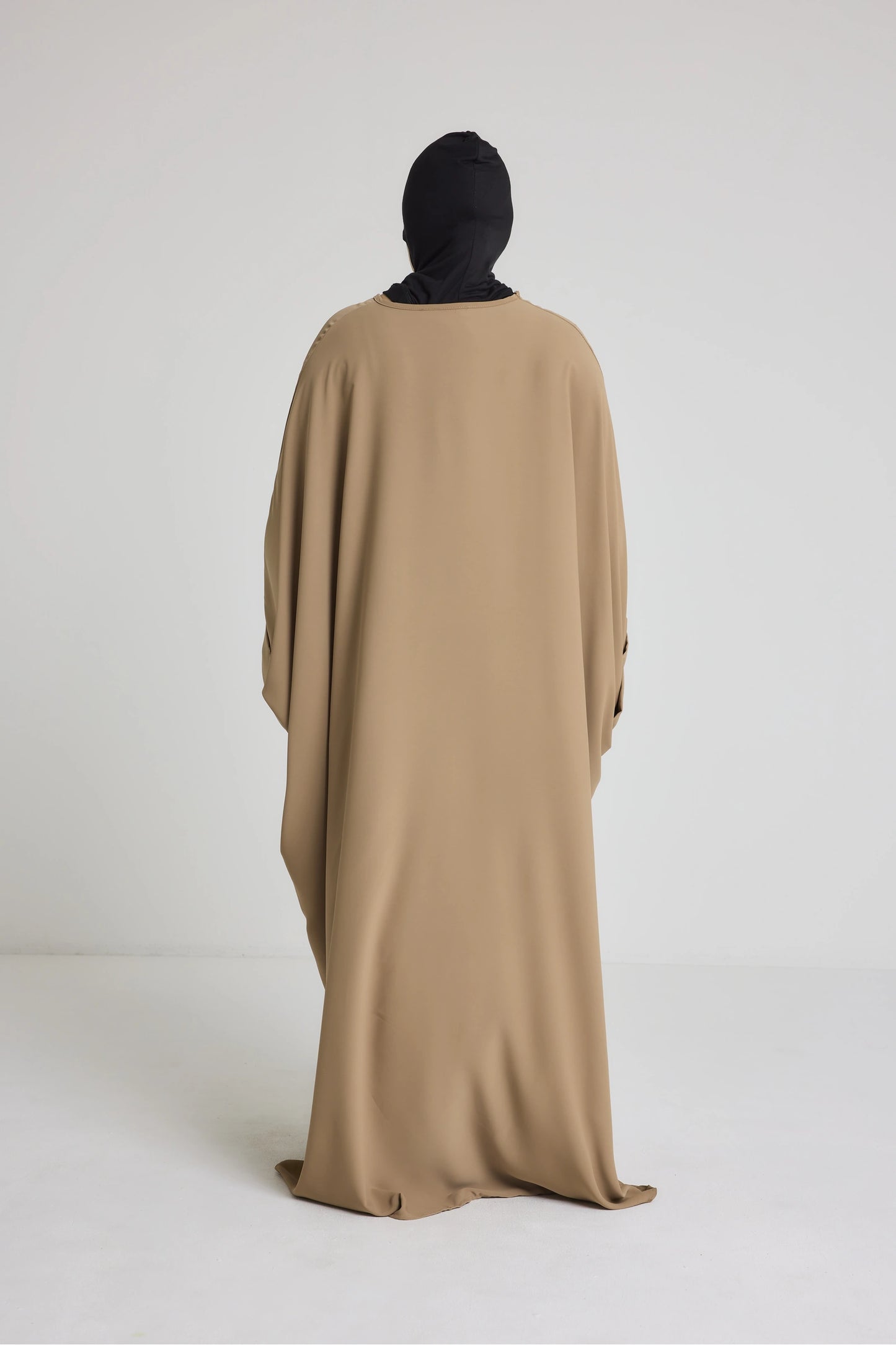 Robe Nour - large et manche large avec bouton