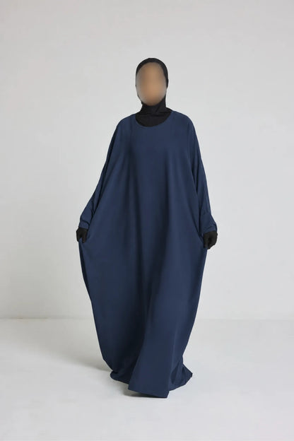 Robe Nour - large et manche large avec bouton bleu nuit