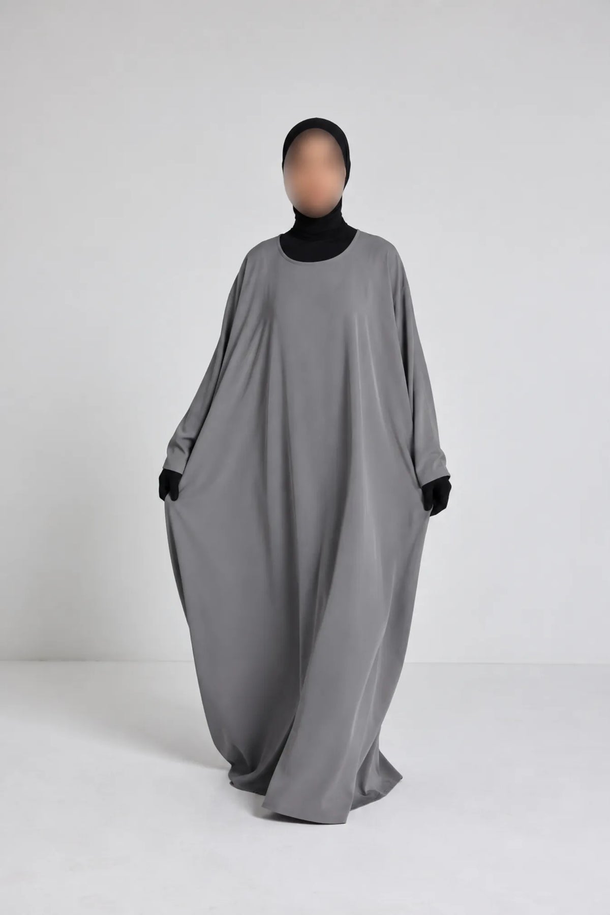 Robe Nour - large et manche large avec bouton gris