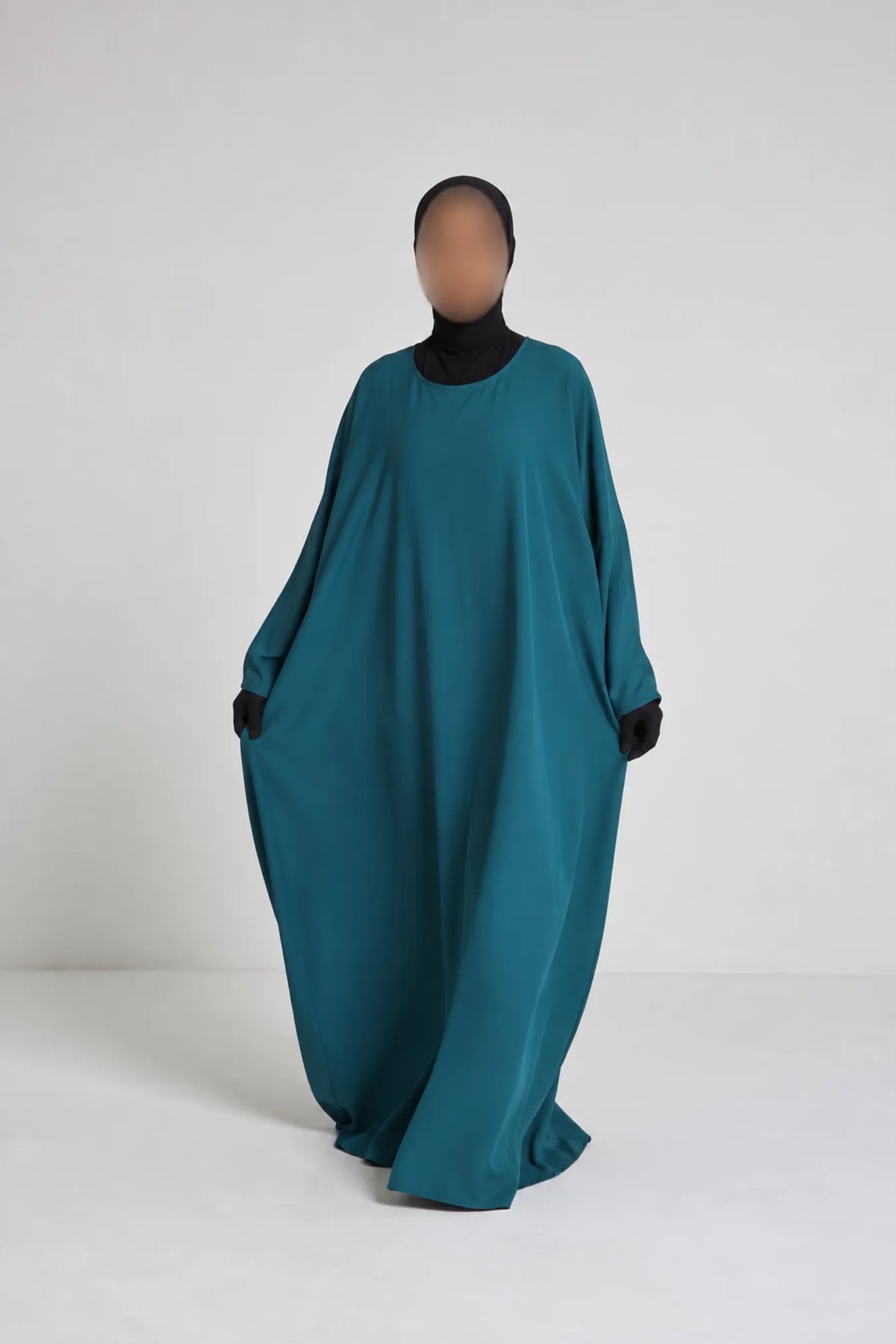 Robe Nour - large et manche large avec bouton turquoise foncé